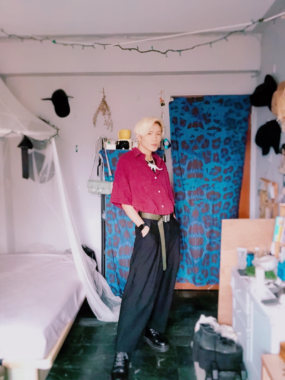 「Dr.Martens、black、winered、dinosaur、roomboy、boy、Taiwan、TAIPEI、ootd、fashion」｜「Dr. Martensのアイテム（ブーツ、ブラック系）」を使った、Room Boy Evanさん（メンズ・175cm）の夏コーディネートの1枚目の写真