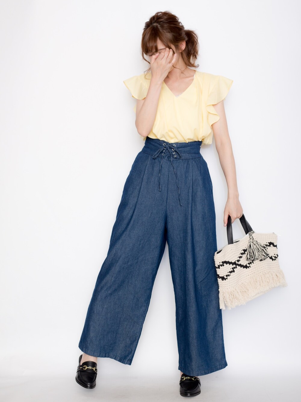 「カジュアルコーデ、休日スタイル、ootd、ラクチンコーデ、ワイドパンツ、キャンバストート、しまむら、アベイル、プチプラコーデ、プチプラ」｜「しまむらのアイテム（デニムパンツ、ブルー系）」を使った、プチプラのあやさん（レディース・167cm）の春コーディネートの1枚目の写真