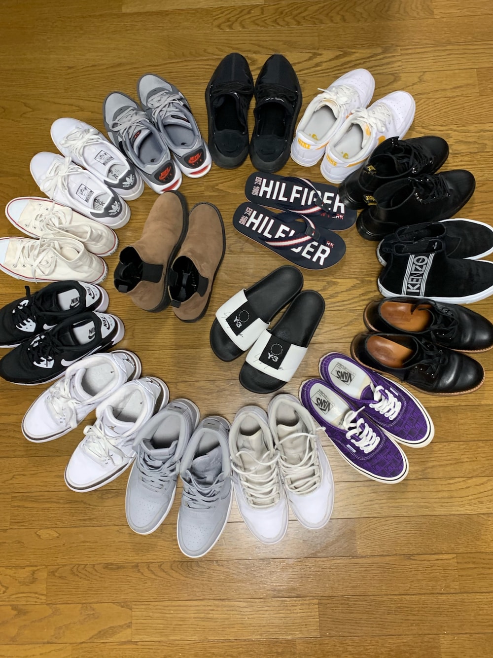 「おしゃれさんと繋がりたい、靴、ブーツ、サンダル、ドクターマーチン、Y-3、KENZO、NIKE AIR FORCE、コンバース オールスター」｜「Y-3のY-3 ADILETTE（サンダル、ホワイト系）」を使った、まさや(美容学生)さん（メンズ・178cm）の春コーディネートの1枚目の写真