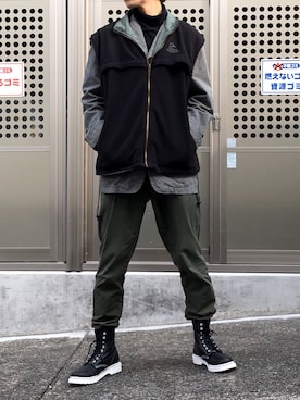 「DRIES VAN NOTEN（ドリスヴァンノッテン）のアイテム（カーゴパンツ）」を使った、前平友慈さん（メンズ・180cm）の冬コーディネート