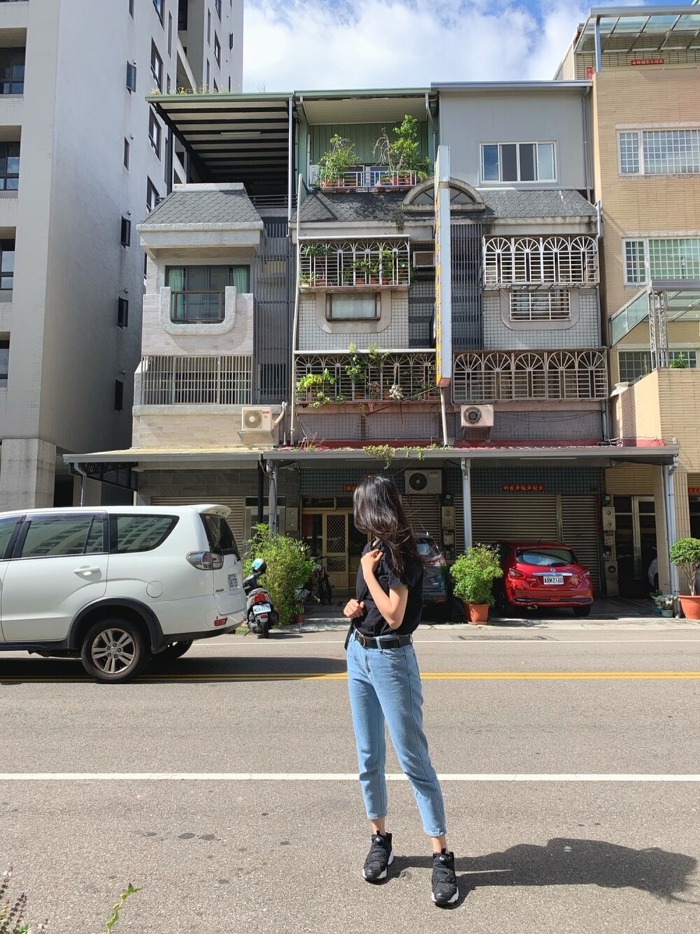 「Reebokのアイテム（スニーカー、ブラック系）」を使った、Carolさん（レディース・167cm）の夏コーディネートの1枚目の写真