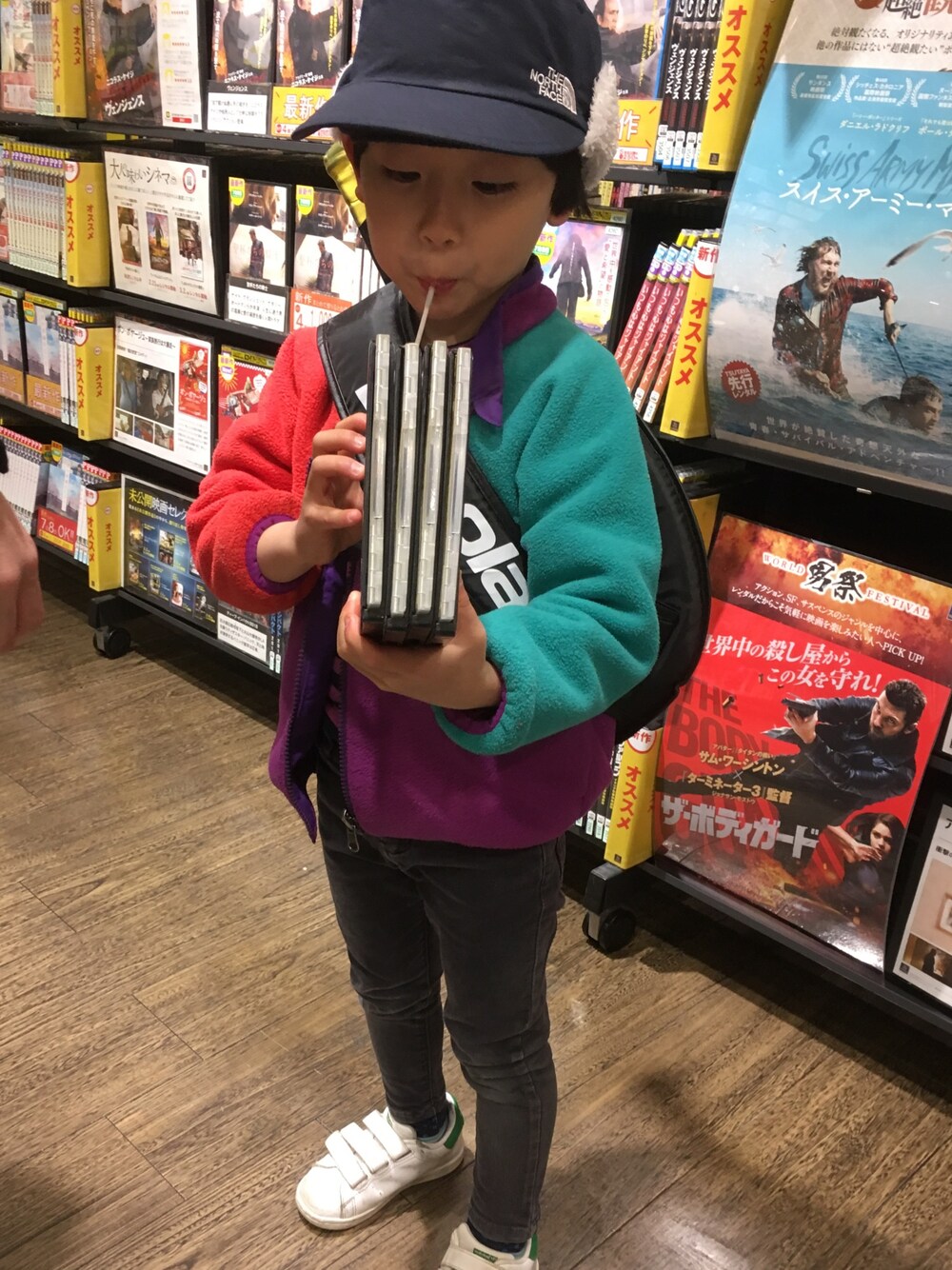 「5歳男の子、キッズコーデ、おとこのこ、boy、キッズファッション、シンプルコーデ、おしゃれさんと繋がりたい」｜「patagoniaのアイテム（その他アウター、その他）」を使った、ykkさん（キッズ・100cm）の冬コーディネートの1枚目の写真
