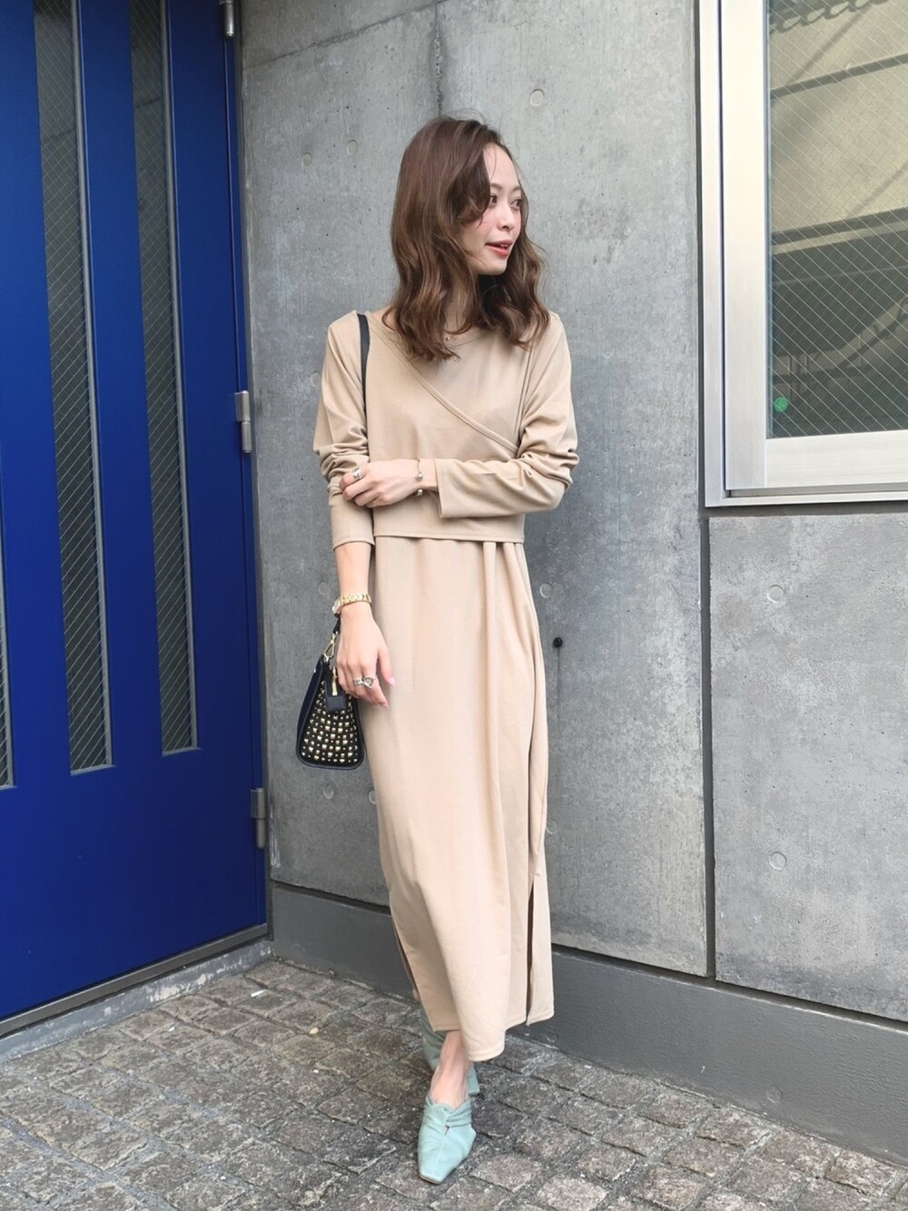 「ミュールパンプス、大人カジュアル、シンプルコーデ、楽チンコーデ、休日スタイル、きれいめカジュアル、大人ガーリー、MichaelKors、ピスタチオグリーン、ミントグリーン」｜「MICHAEL KORSのアイテム（バッグ、ブラック系）」を使った、maiさん（レディース・162cm）の春コーディネートの1枚目の写真
