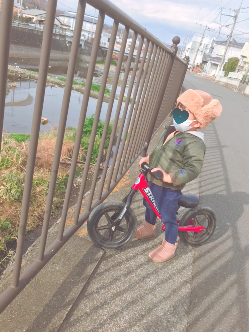 「男の子コーデ、キッズファッション、シンプル、おとこのこ、おんなのこコーデ、kids」｜「Championのアイテム（ジャケット/アウター、グリーン系）」を使った、O-miさん（キッズ・90cm）の冬コーディネートの1枚目の写真