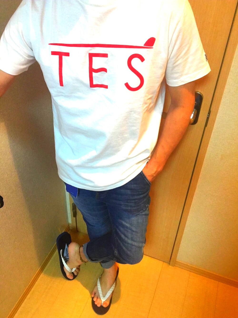 「ザラ、ピルグリム、tes、エンドレスサマー、ロンハーマン、wtw、デウス、プチプラ、白Tシャツ」｜「The Endless SummerのTES LOCAL FLOCKY TEE（Tシャツ/カットソー、ホワイト系）」を使った、tsukasa0120さん（メンズ・167cm）の春コーディネートの1枚目の写真