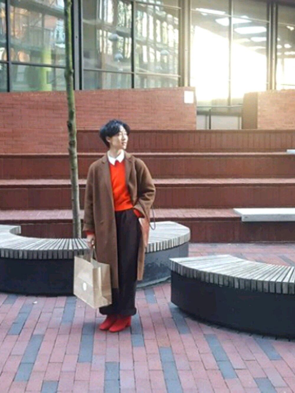 「ウールコート、暖色系、ブラウン、赤、アンゴラニット」｜「UNIQLOのアイテム（ニット/セーター、レッド系）」を使った、ぶるーさん（レディース・160cm）の冬コーディネートの1枚目の写真
