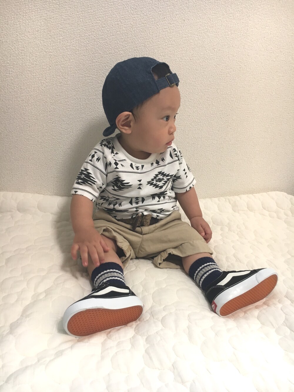 「男の子コーデ、オールドスクール、オールドスクールスタイル、むすこーで、キャップ、シンプルコーデ、激安コーデ、VANS、UNIQLO」｜「バースデーのアイテム（キャップ、ブルー系）」を使った、KAIRI⋆⋆⋆さん（キッズ・80cm）の春コーディネートの1枚目の写真