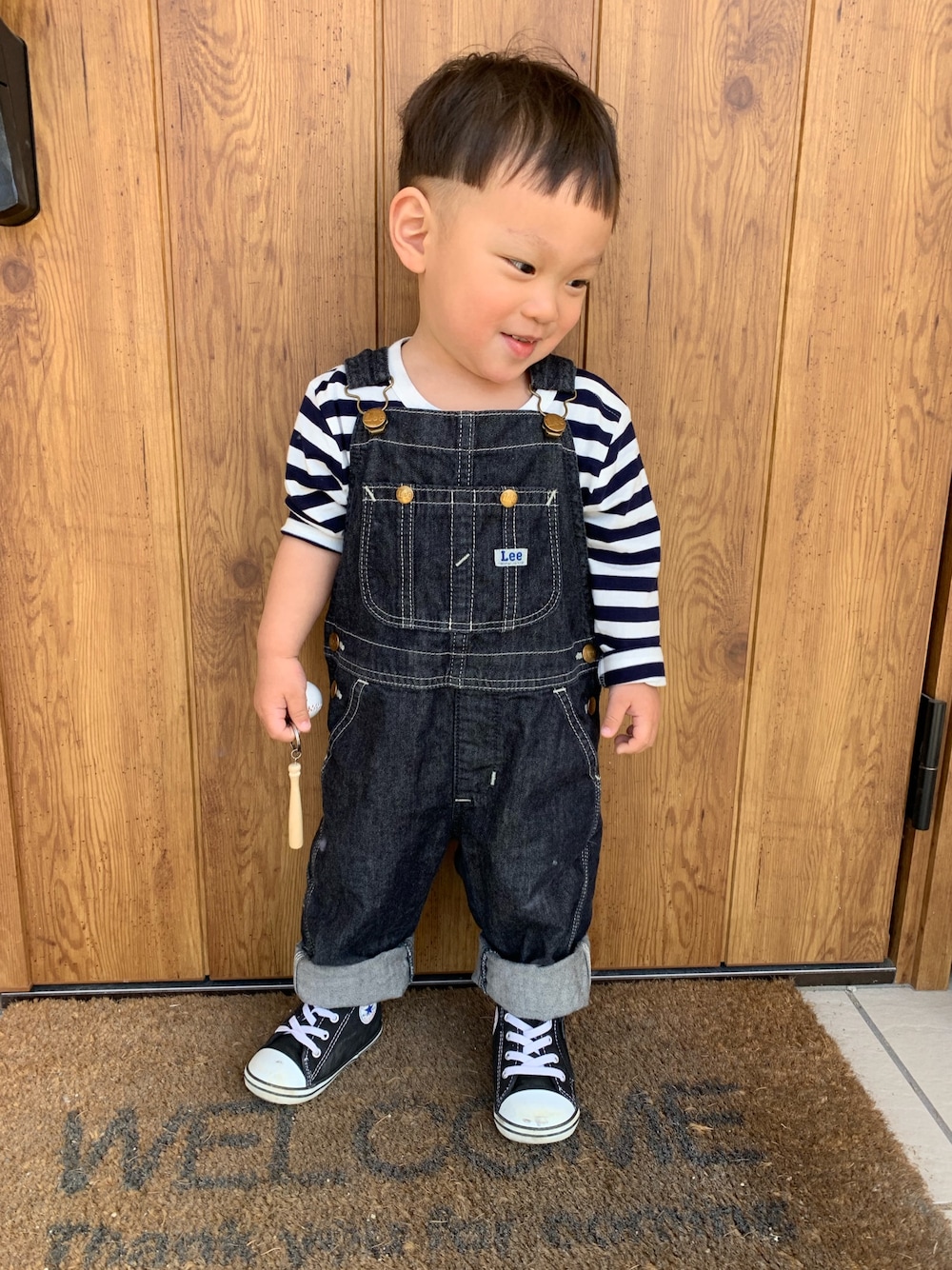 「春コーデ、キッズコーデ、シンプルコーデ、男の子、スニーカーコーデ、カジュアル、男の子コーデ、ボーダー、デニムサロペット、オーバーオール」｜「無印良品のアイテム（Tシャツ/カットソー、ホワイト系）」を使った、KAIRI⋆⋆⋆さん（キッズ・80cm）の春コーディネートの1枚目の写真