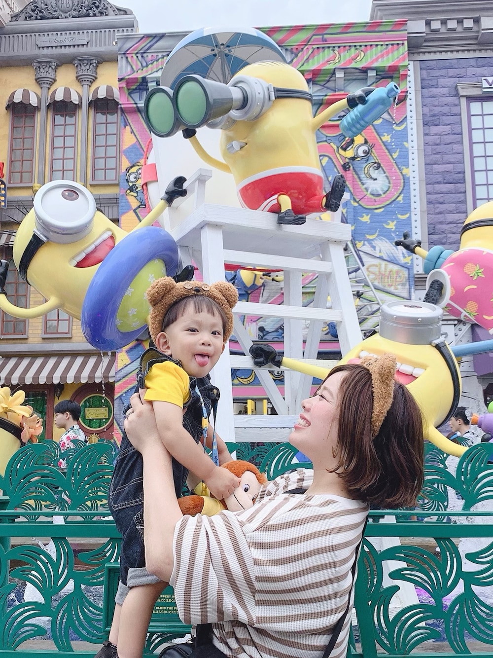 「ユニバ、ユニバーサルスタジオジャパン、ユニバコーデ、USJ、UNIVERSAL STUDIOS JAPAN、男の子、Tシャツ、オーバーオール、デニムサロペット」｜「Universal Studios Japanのアイテム（カチューシャ、ブラウン系）」を使った、KAIRI⋆⋆⋆さん（キッズ・80cm）の夏コーディネートの1枚目の写真