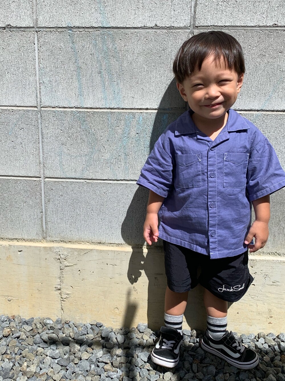 「シンプルコーデ、シャツスタイル、キッズコーデ、男の子コーデ、カジュアル、プチプラ、2歳」｜「petit mainの開襟シャツ（シャツ/ブラウス、ブルー系）」を使った、KAIRI⋆⋆⋆さん（キッズ・80cm）の秋コーディネートの1枚目の写真