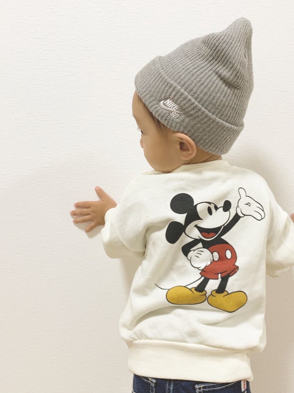 「シンプルコーデ、ミッキー、ニット帽、キッズコーデ、男の子コーデ、秋コーデ、プチプラ」｜「NIKEのＮＩＫＥ　フィッシャーマンビーニー（ニットキャップ/ビーニー、グレー系）」を使った、KAIRI⋆⋆⋆さん（キッズ・80cm）の秋コーディネートの1枚目の写真
