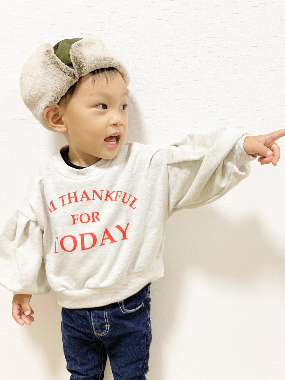 「フライトキャップ、フライト帽、トレーナー、キッズファッション、シンプル、秋コーデ、韓国子供服、カジュアルコーデ」｜「Birthdayのアイテム（帽子、グリーン系）」を使った、KAIRI⋆⋆⋆さん（キッズ・80cm）の秋コーディネートの1枚目の写真