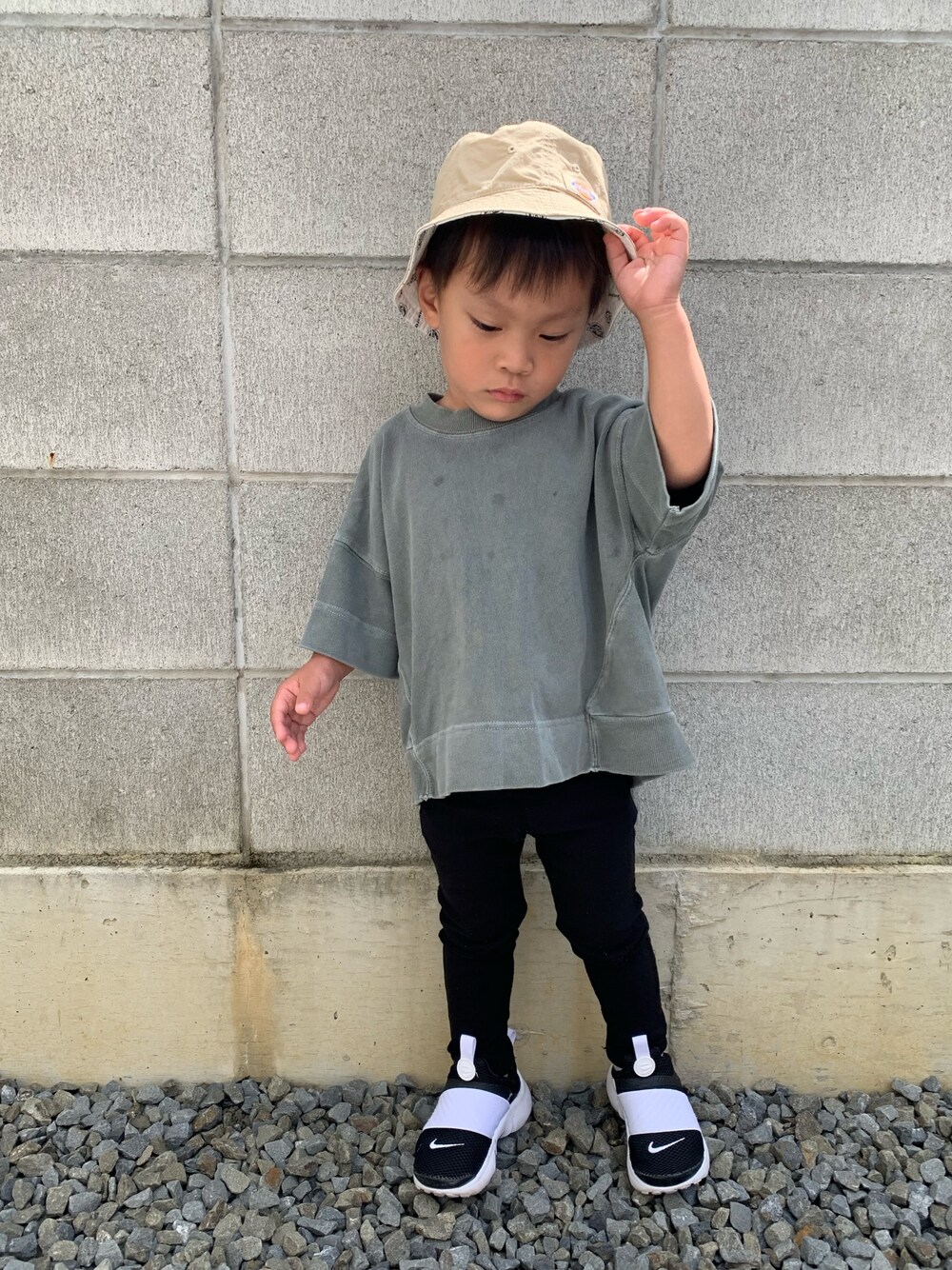 「プチプラ、男の子コーデ、キッズファッション、devirock、黒スキニー、むすこーで、ナイキ」｜「devirockのピグメント加工コクーン7分袖Tシャツ（Tシャツ/カットソー、グリーン系）」を使った、KAIRI⋆⋆⋆さん（キッズ・90cm）の夏コーディネートの1枚目の写真