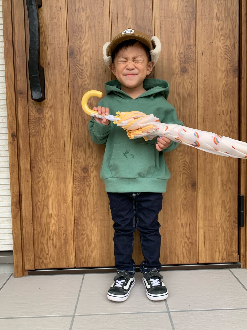 「カジュアル、シンプル、秋コーデ、秋冬コーデ、男の子コーデ、3歳、パーカー」｜「petit mainのフライトキャップ（キャップ、イエロー系）」を使った、KAIRI⋆⋆⋆さん（キッズ・90cm）の秋コーディネートの1枚目の写真