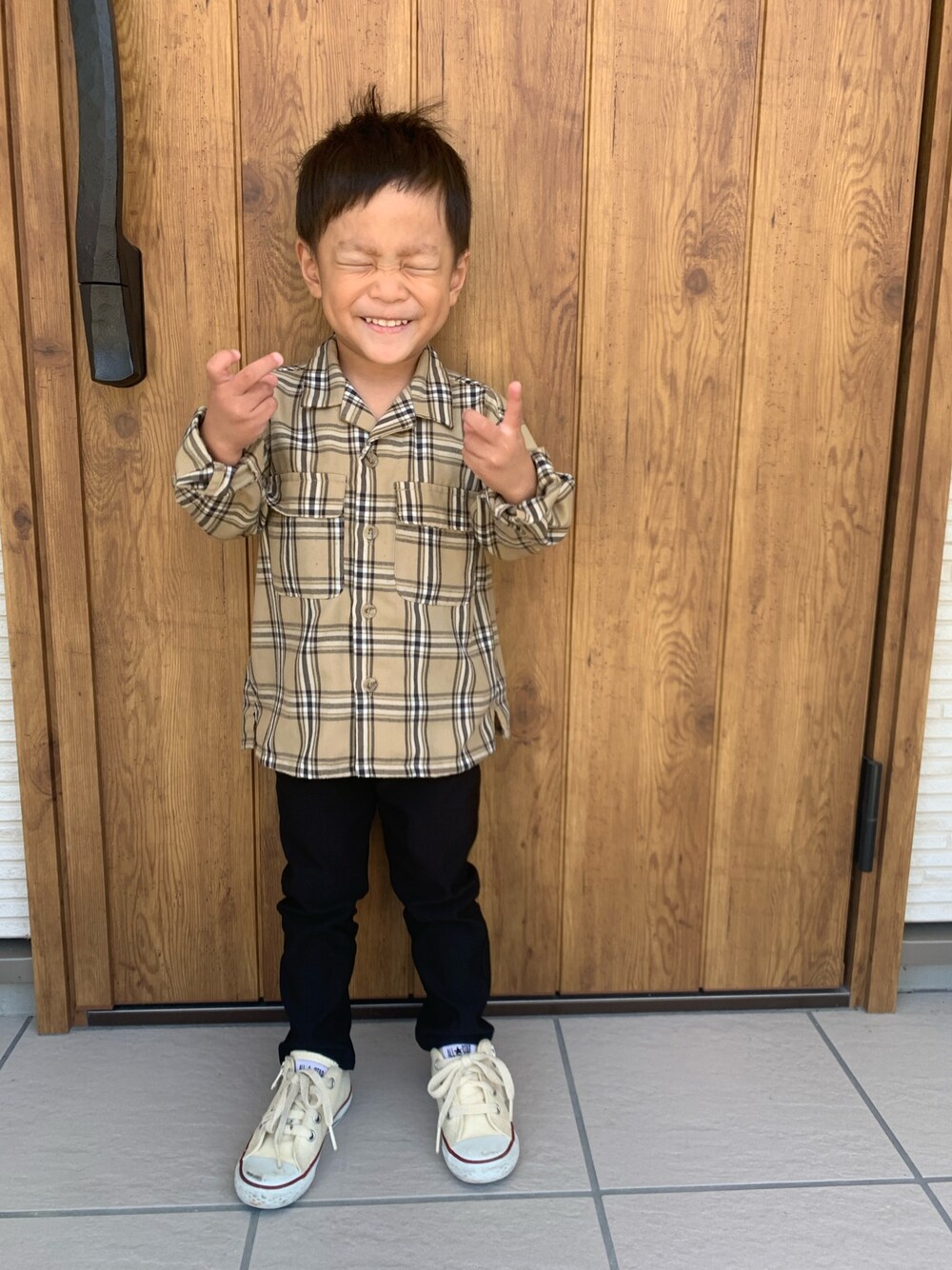 「カジュアル、シンプル、秋コーデ、秋冬コーデ、男の子コーデ、3歳、シャツ」｜「GLOBAL WORKの【キッズ】チェックカイキンシャツ長袖/844426（シャツ/ブラウス、ベージュ系）」を使った、KAIRI⋆⋆⋆さん（キッズ・90cm）の秋コーディネートの1枚目の写真