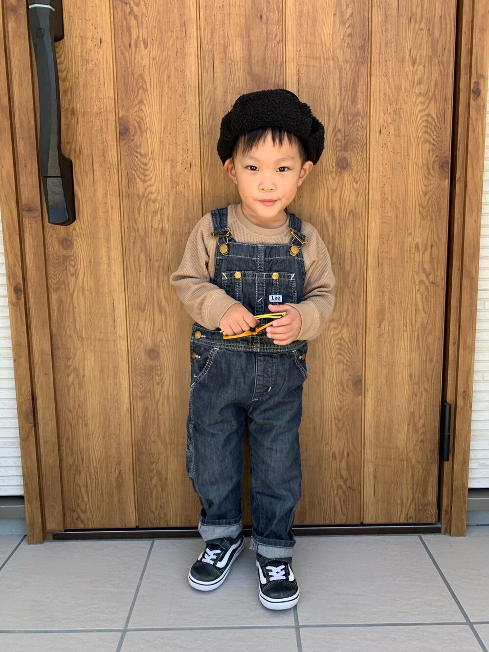 「オーバーオール、フライトキャップ、カジュアル、シンプル、秋コーデ、秋冬コーデ、男の子コーデ、3歳」｜「西松屋のアイテム（帽子、ブラック系）」を使った、KAIRI⋆⋆⋆さん（キッズ・90cm）の秋コーディネートの1枚目の写真