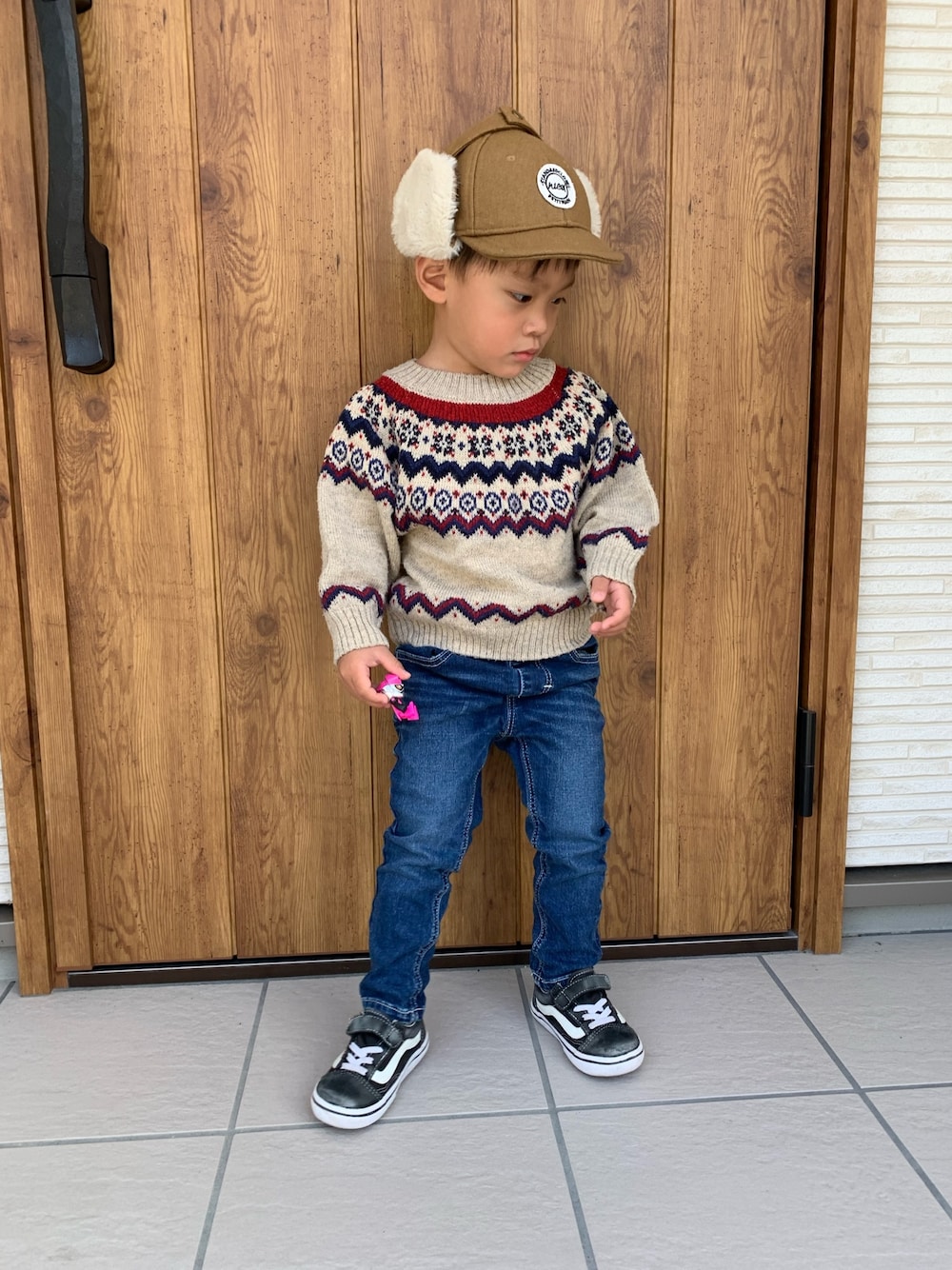 「キッズコーデ、シンプル、男の子、カジュアルコーデ、ノルディック柄、フライトキャップ、オールドスクール、3歳、男の子コーデ」｜「petit mainのフライトキャップ（キャップ、イエロー系）」を使った、KAIRI⋆⋆⋆さん（キッズ・90cm）の秋コーディネートの1枚目の写真