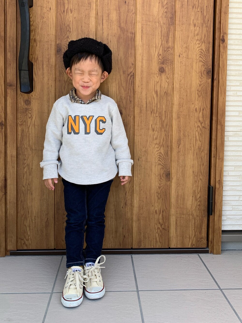 「キッズコーデ、ビッグシルエット、秋冬コーデ、男の子コーデ、男の子、スニーカー、チャオパニックティピー(CIAOPANIC TYPY)、むすこーで、3歳」｜「西松屋のアイテム（帽子、ブラック系）」を使った、KAIRI⋆⋆⋆さん（キッズ・90cm）の秋コーディネートの1枚目の写真