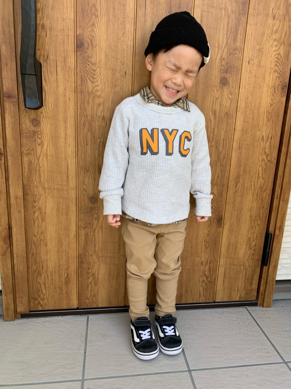 「キッズファッション、休日スタイル、カジュアルコーデ、男の子コーデ、パンツスタイル、VANS、男の子」｜「CIAOPANIC TYPYのカラーニットワッチ（ニットキャップ/ビーニー、ブラック系）」を使った、KAIRI⋆⋆⋆さん（キッズ・90cm）の冬コーディネートの1枚目の写真