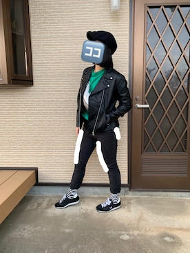 「アイテム（ボディバッグ/ウエストポーチ、シルバー系）」を使った、ニコさん（レディース・160cm）の冬コーディネート