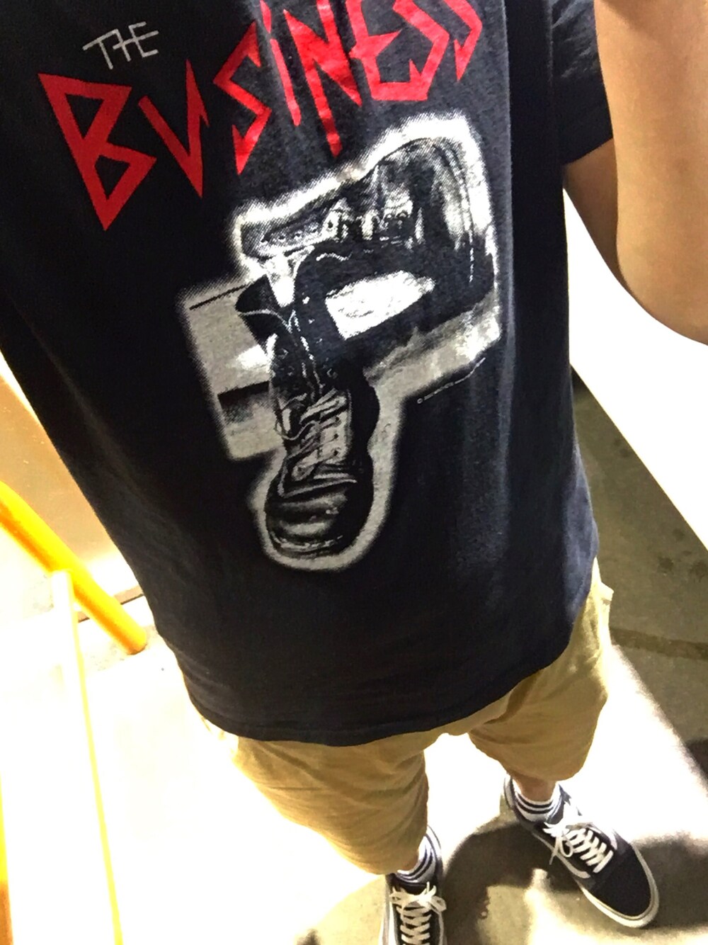 「スケボースタイル、バンドT」｜「バンドTのアイテム（Tシャツ/カットソー、ブラック系）」を使った、syowtaさん（メンズ・183cm）の夏コーディネートの1枚目の写真