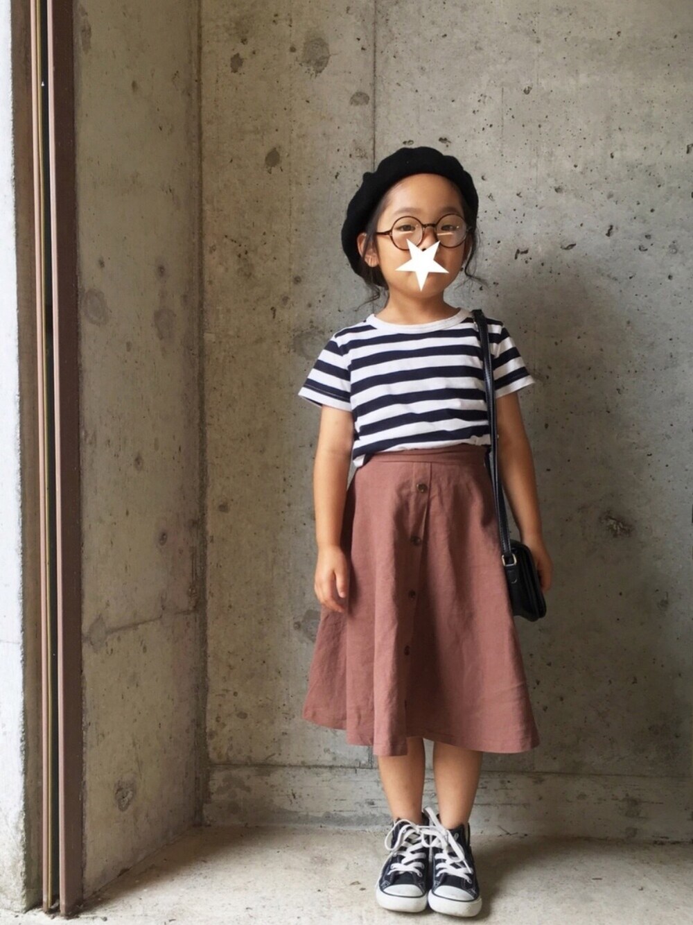 「キッズコーデ、女の子、ベレー帽、スカート、ボーダー、スニーカー」｜「無印良品のアイテム（Tシャツ/カットソー、その他）」を使った、sacoさん（キッズ・110cm）の夏コーディネートの1枚目の写真