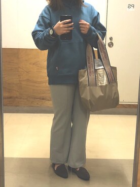 「w closet（ダブルクローゼット）のツイルカットジョーゼットセミフレアパンツ（その他パンツ、グリーン系）」を使った、えーりあんさん（レディース・164cm）の冬コーディネート