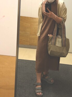 「GU（ジーユー）のアイテム（ワンピース、ブラウン系）」を使った、えーりあんさん（レディース・164cm）の春コーディネート
