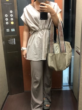 「w closet（ダブルクローゼット）のカシュクールウエストマークプルオーバー（シャツ/ブラウス、ベージュ系）」を使った、えーりあんさん（レディース・164cm）の夏コーディネート