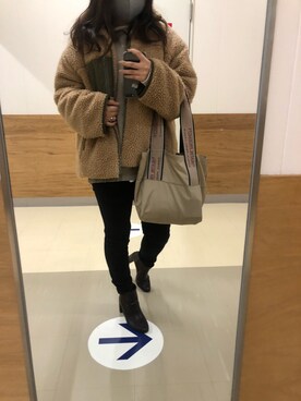 「THEATRE PRODUCTS（シアタープロダクツ）のMISSISSIPPI Msize／ジャガードテープ バッグ（M)（トートバッグ、ベージュ系）」を使った、えーりあんさん（レディース・164cm）の冬コーディネート