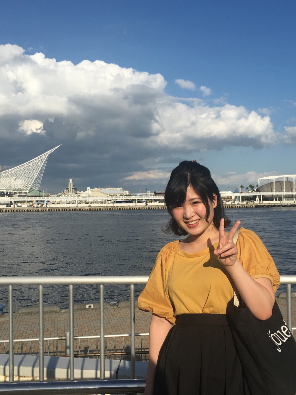 「RETRO GIRLのアイテム（Tシャツ/カットソー、イエロー系）」を使った、まなてぃえんぬさん（レディース・153cm）の秋コーディネートの1枚目の写真