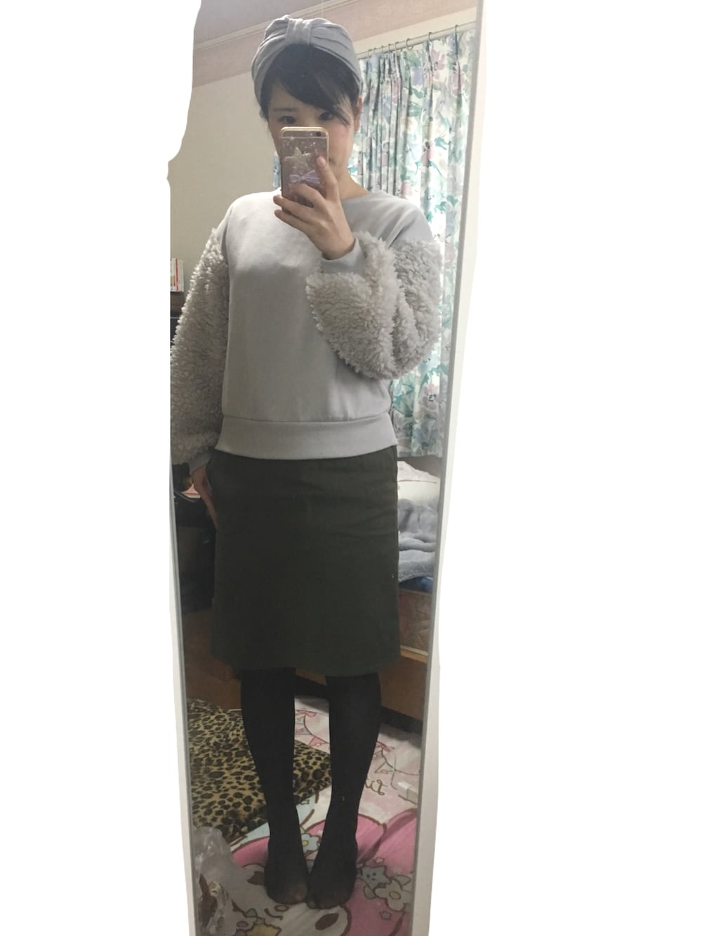 「w closetのアイテム（スウェット、グレー系）」を使った、まなてぃえんぬさん（レディース・153cm）の秋コーディネートの1枚目の写真