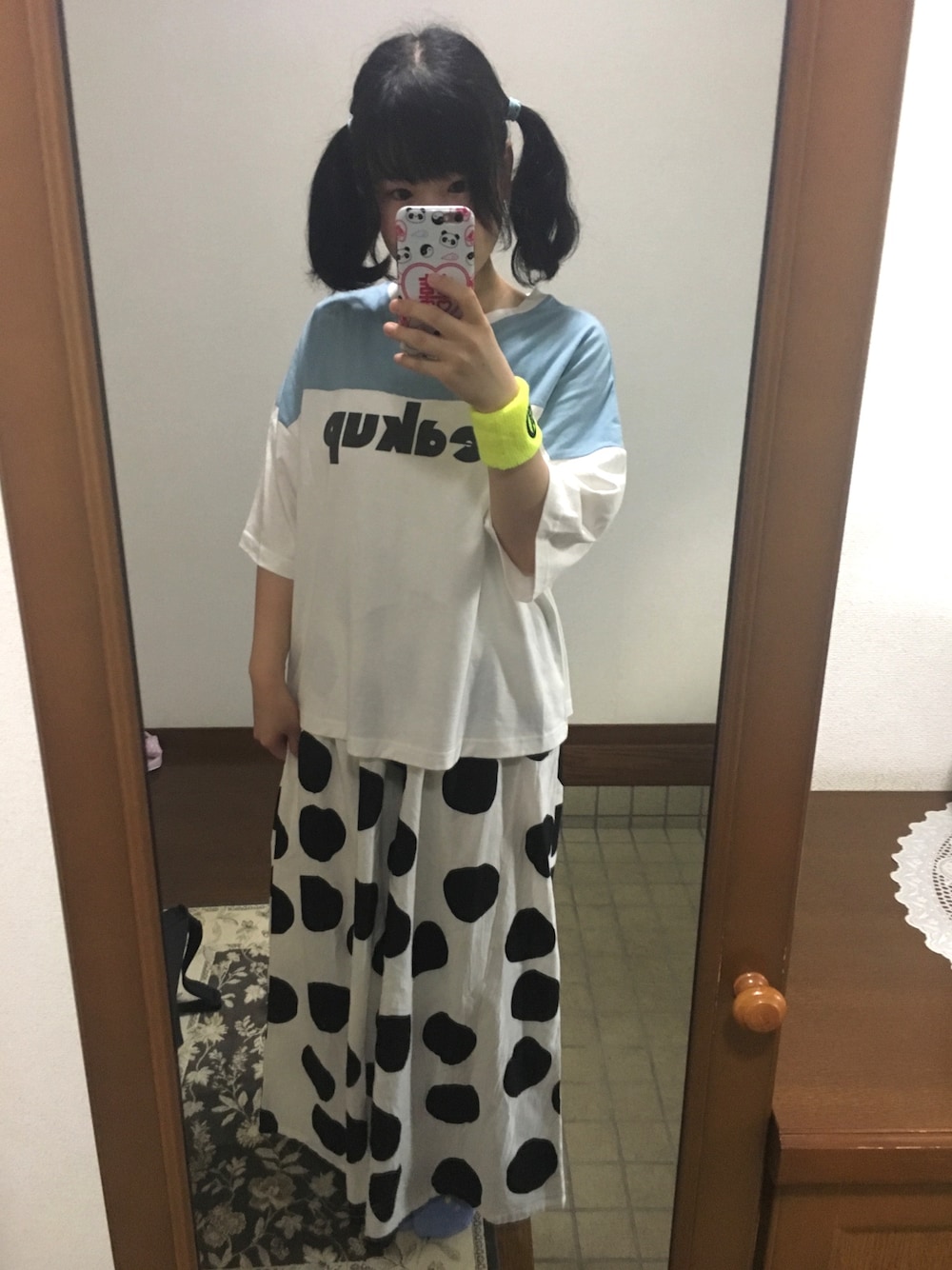 「w closetのアイテム（Tシャツ/カットソー、ホワイト系）」を使った、まなてぃえんぬさん（レディース・153cm）の夏コーディネートの1枚目の写真