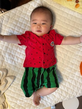 「アイテム（ロンパース、レッド系）」を使った、kinnikucatさん（キッズ・70cm）の春コーディネート