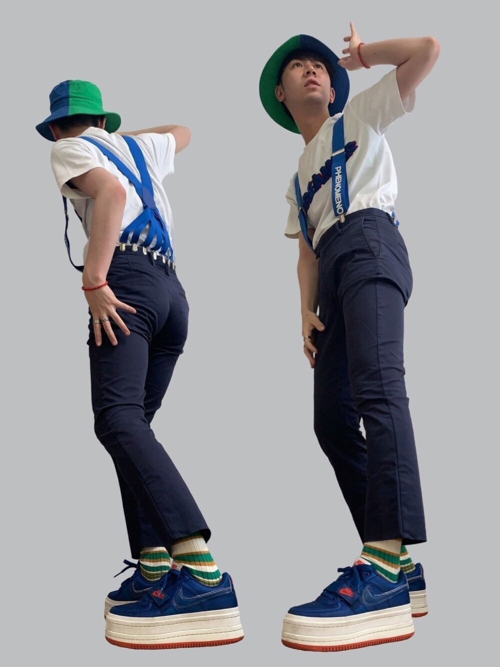 ホワイト系のTシャツ/カットソー、ブルー系のその他パンツ、ブルー系のスニーカーを着用したメンズの夏コーディネートの1枚目の写真