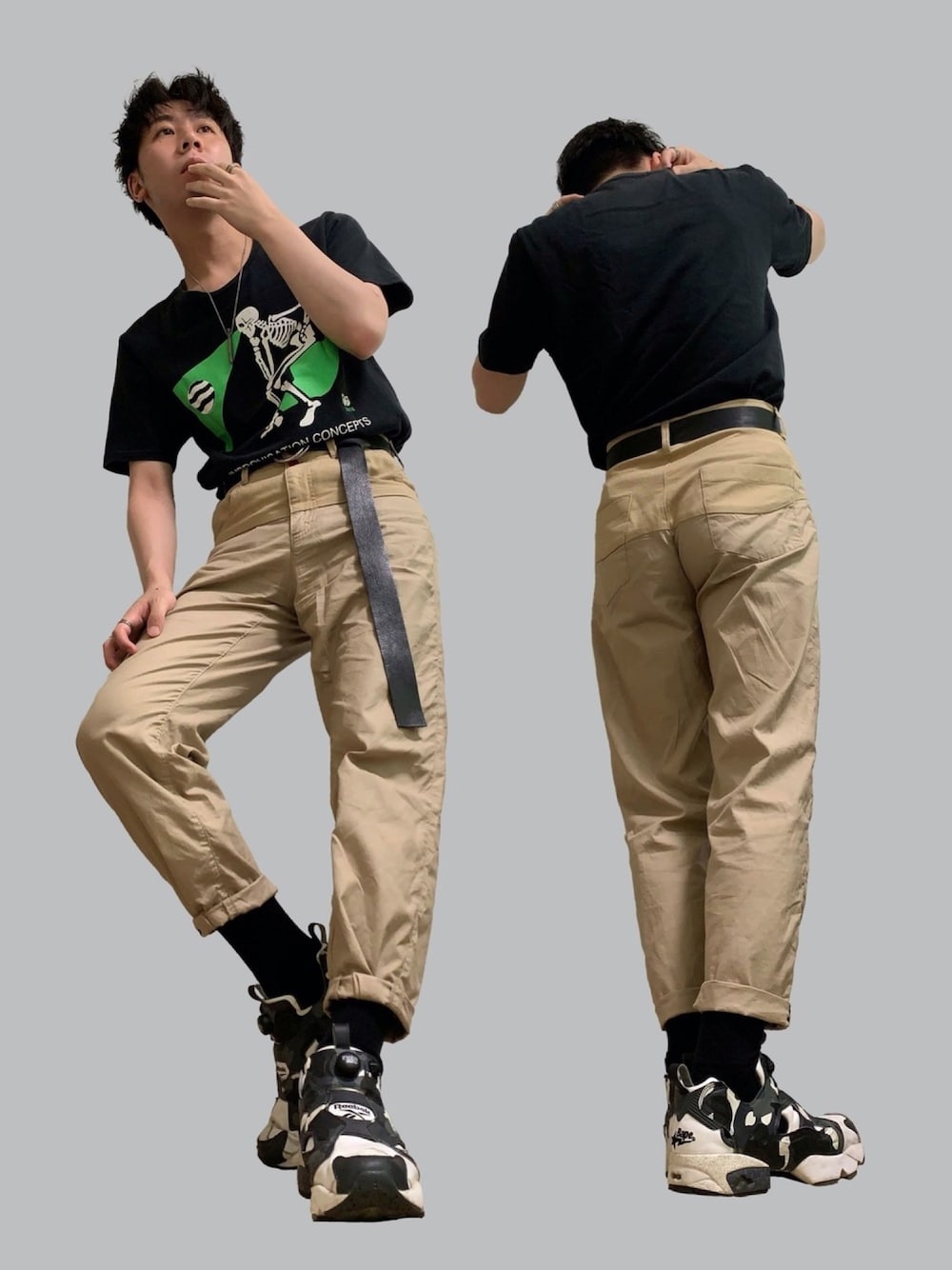 ブラック系のTシャツ/カットソー、ベージュ系のチノパンツ、グレー系のスニーカーを着用したメンズの夏コーディネートの1枚目の写真