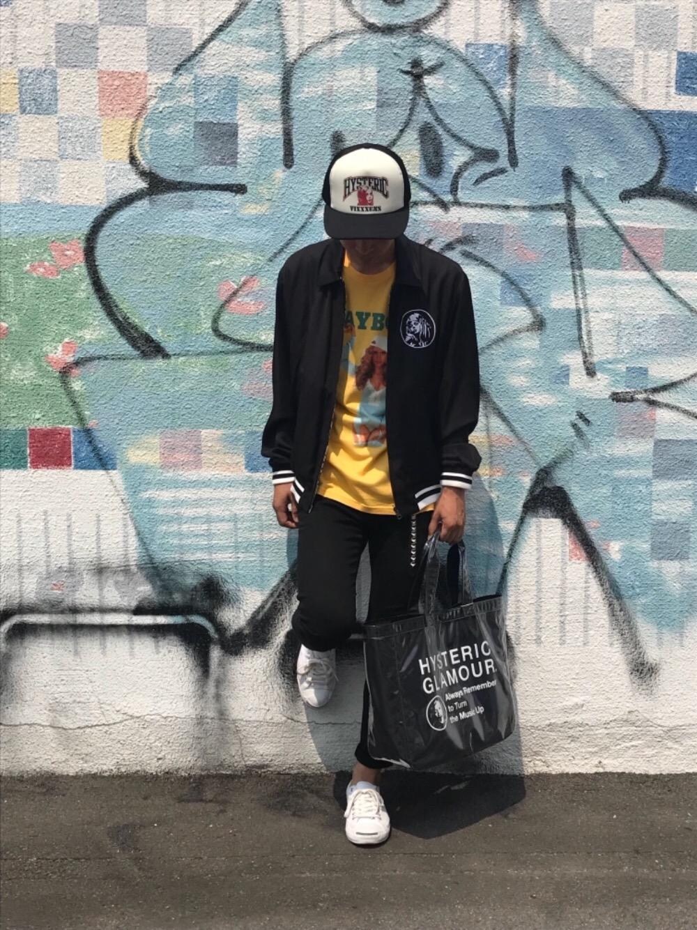 「コラボ、Tシャツ、大人カジュアル、gvgv、ポーター、Hysteric Glamour、夏コーデ、ヒステリックグラマー、プレイボーイ」｜「HYSTERIC GLAMOURのISKOツイルスリムPT（その他パンツ、ブラック系）」を使った、けんたさん（メンズ・174cm）の夏コーディネートの1枚目の写真