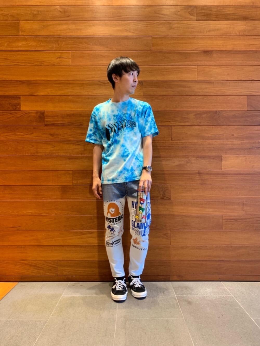 「デニム、カジュアル、Tシャツ、ストリート、Hysteric Glamour、ラフ、ベアー、夏コーデ、ヒステリックグラマー」｜「HYSTERIC GLAMOURのGIRLS SCRATCH ptデニム 八分丈ハイライズスリムパンツ（デニムパンツ、ブルー系）」を使った、けんたさん（メンズ・174cm）の夏コーディネートの1枚目の写真