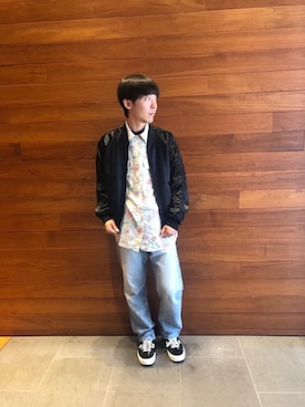 「長袖シャツ」｜「アイテム（スカジャン）」を使った、けんたさん（メンズ・174cm）の秋コーディネート