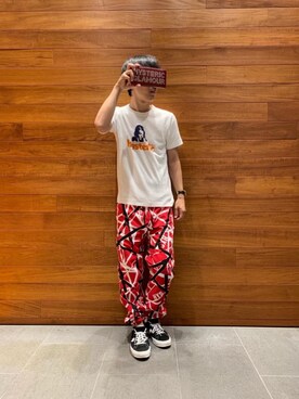 「アイテム（財布、レッド系）」を使った、けんたさん（メンズ・174cm）の秋コーディネート