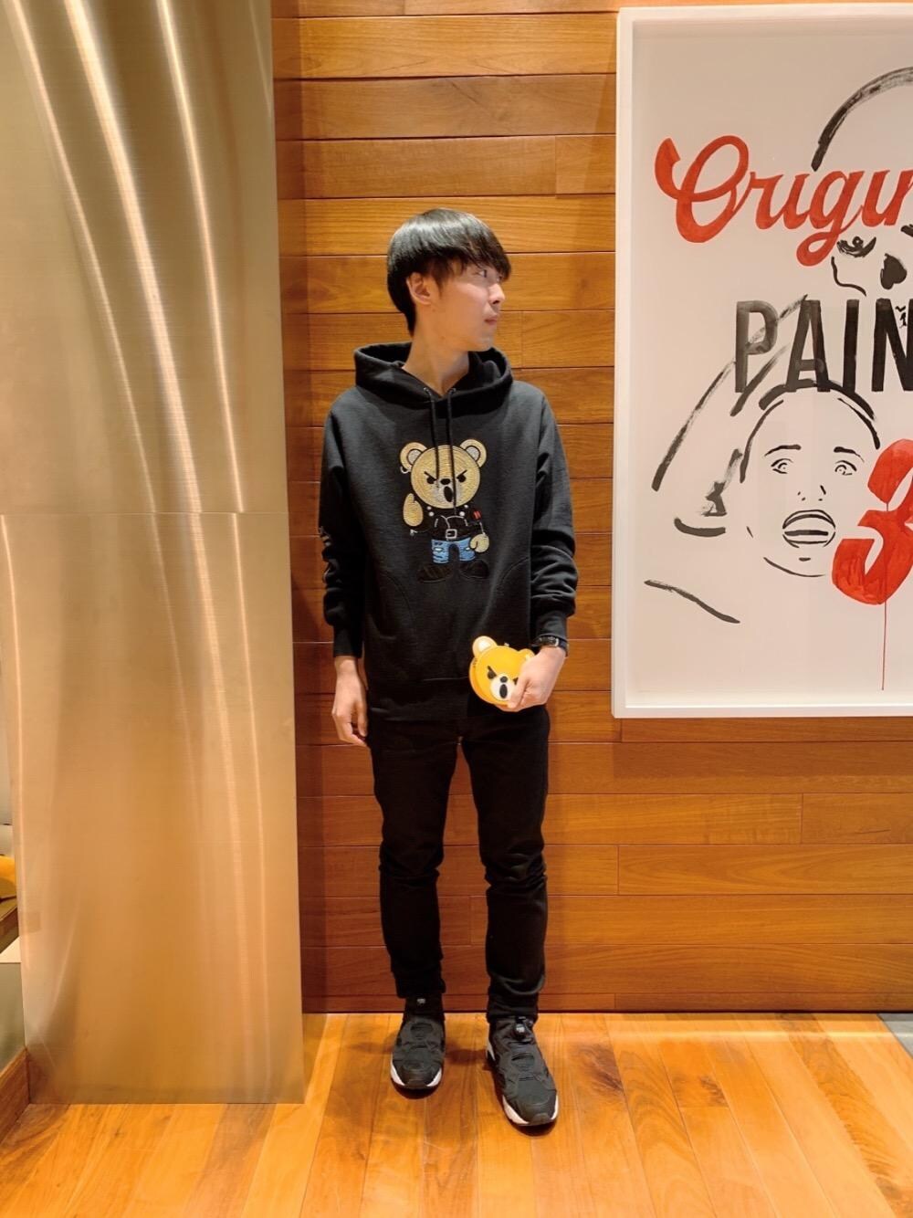 「パーカー、Hysteric Glamour、春コーデ、ベアー、ラフコーデ、カジュアルコーデ、ヒステリックグラマー、ストリートコーデ、アメカジコーデ」｜「HYSTERIC GLAMOURのBEAR METAL CLASP ポーチ（ポーチ、イエロー系）」を使った、けんたさん（メンズ・174cm）の冬コーディネートの1枚目の写真