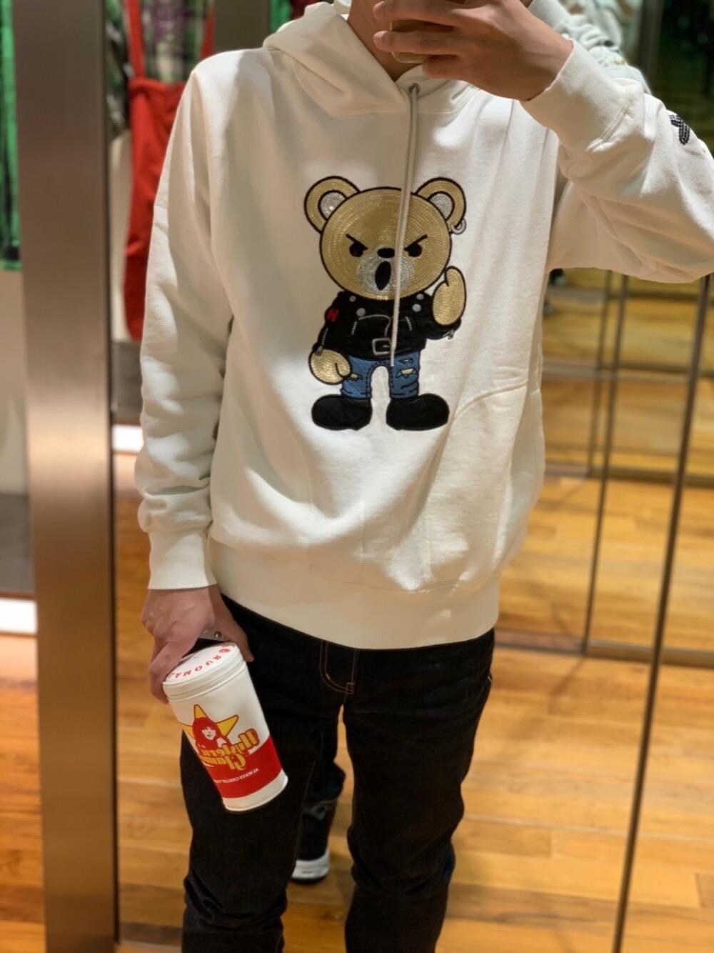 「パーカー、Hysteric Glamour、春コーデ、ラフコーデ、カジュアルコーデ、ヒステリックグラマー、ストリートコーデ、アメカジコーデ」｜「HYSTERIC GLAMOURのROCKERS BEAR刺繍パーカー（Tシャツ/カットソー、ホワイト系）」を使った、けんたさん（メンズ・174cm）の春コーディネートの1枚目の写真