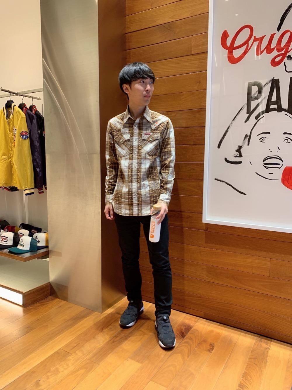 「長袖シャツ、Hysteric Glamour、春コーデ、ラフコーデ、カジュアルコーデ、ヒステリックグラマー、ストリートコーデ、アメカジコーデ」｜「HYSTERIC GLAMOURのSKULL刺繍 ウエスタンシャツ（シャツ/ブラウス、ブラウン系）」を使った、けんたさん（メンズ・174cm）の春コーディネートの1枚目の写真