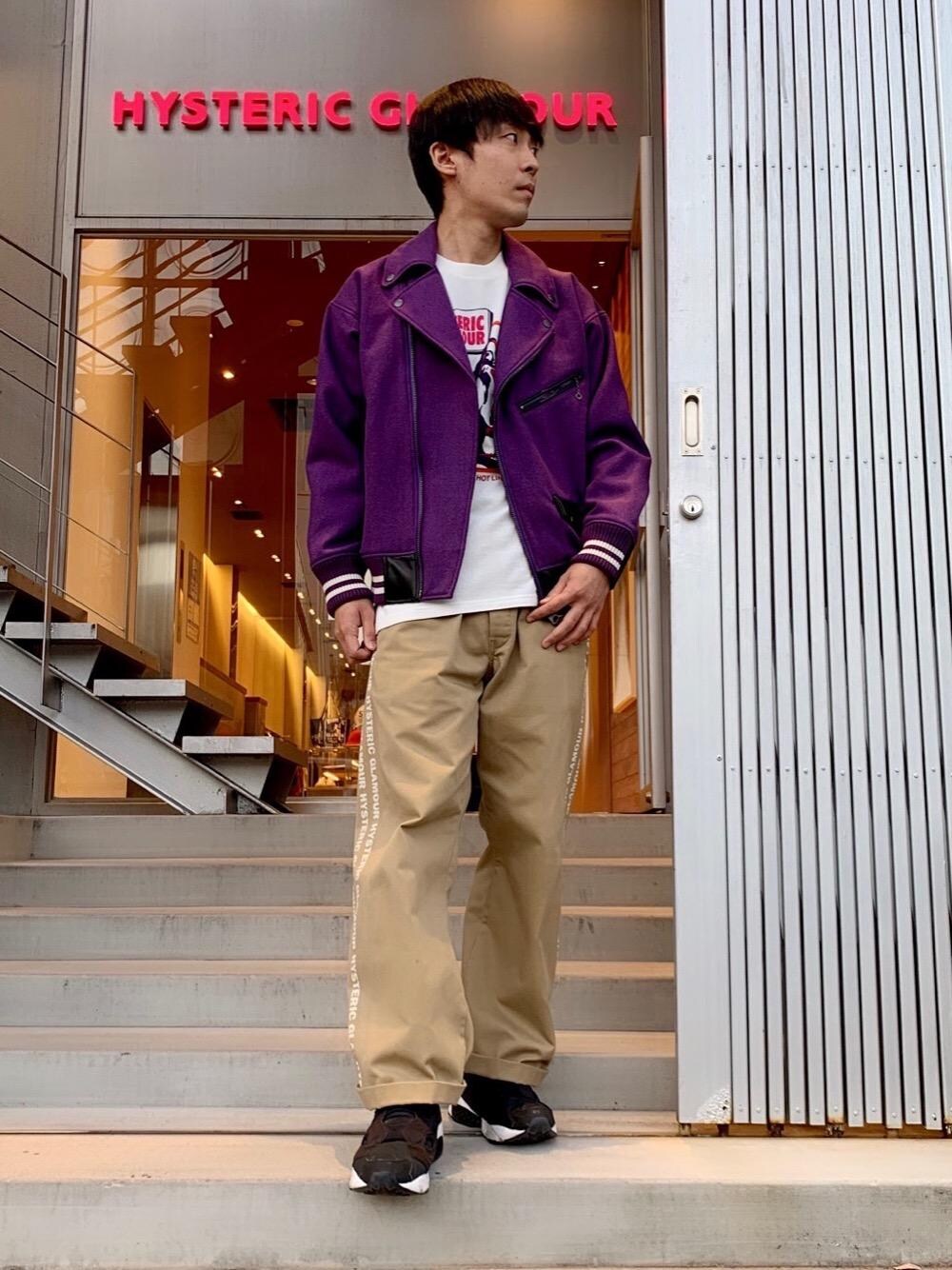 「冬コーデ、Hysteric Glamour、ラフコーデ、カジュアルコーデ、ヒステリックグラマー、ストリートコーデ、アメカジコーデ」｜「HYSTERIC GLAMOURのHG CONNECTED LOGO イージーパンツ（その他パンツ、ベージュ系）」を使った、けんたさん（メンズ・174cm）の冬コーディネートの1枚目の写真