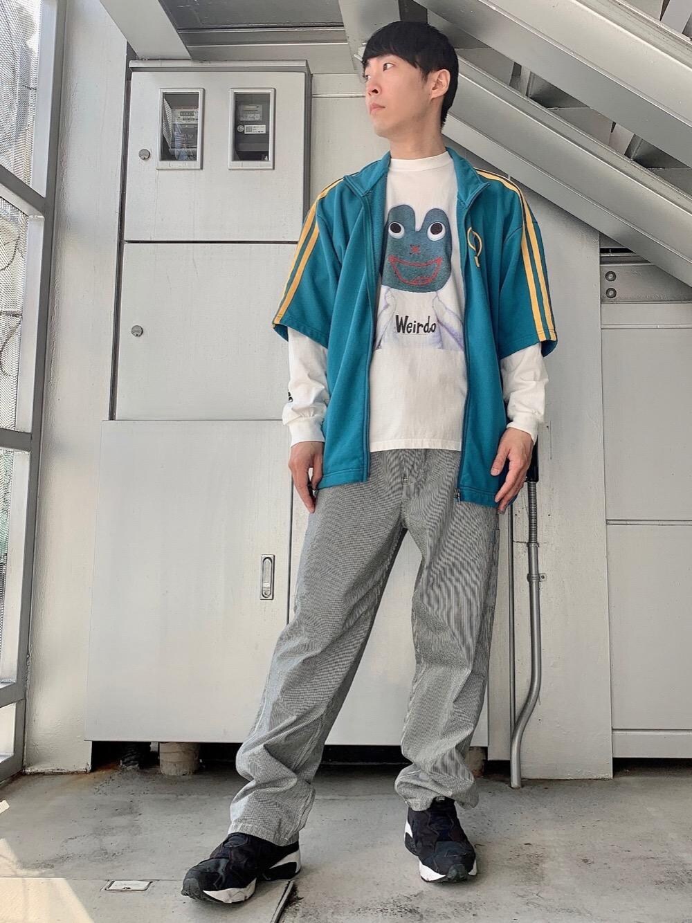 「Hysteric Glamour、ラフコーデ、カジュアルコーデ、ヒステリックグラマー、ストリートコーデ、アメカジコーデ、春こーで、ロンt」｜「HYSTERIC GLAMOURのペインターパンツ（その他パンツ、ブルー系）」を使った、けんたさん（メンズ・174cm）の春コーディネートの1枚目の写真