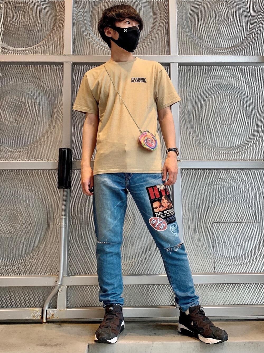 「夏コーデ、ラフコーデ、カジュアルコーデ、ヒステリックグラマー、ストリートコーデ、アメカジコーデ、tシャツ、HYSTERIC GLAMOUR」｜「HYSTERIC GLAMOURのPSYCHEDELIC Tシャツ（Tシャツ/カットソー、ベージュ系）」を使った、けんたさん（メンズ・174cm）の春コーディネートの1枚目の写真
