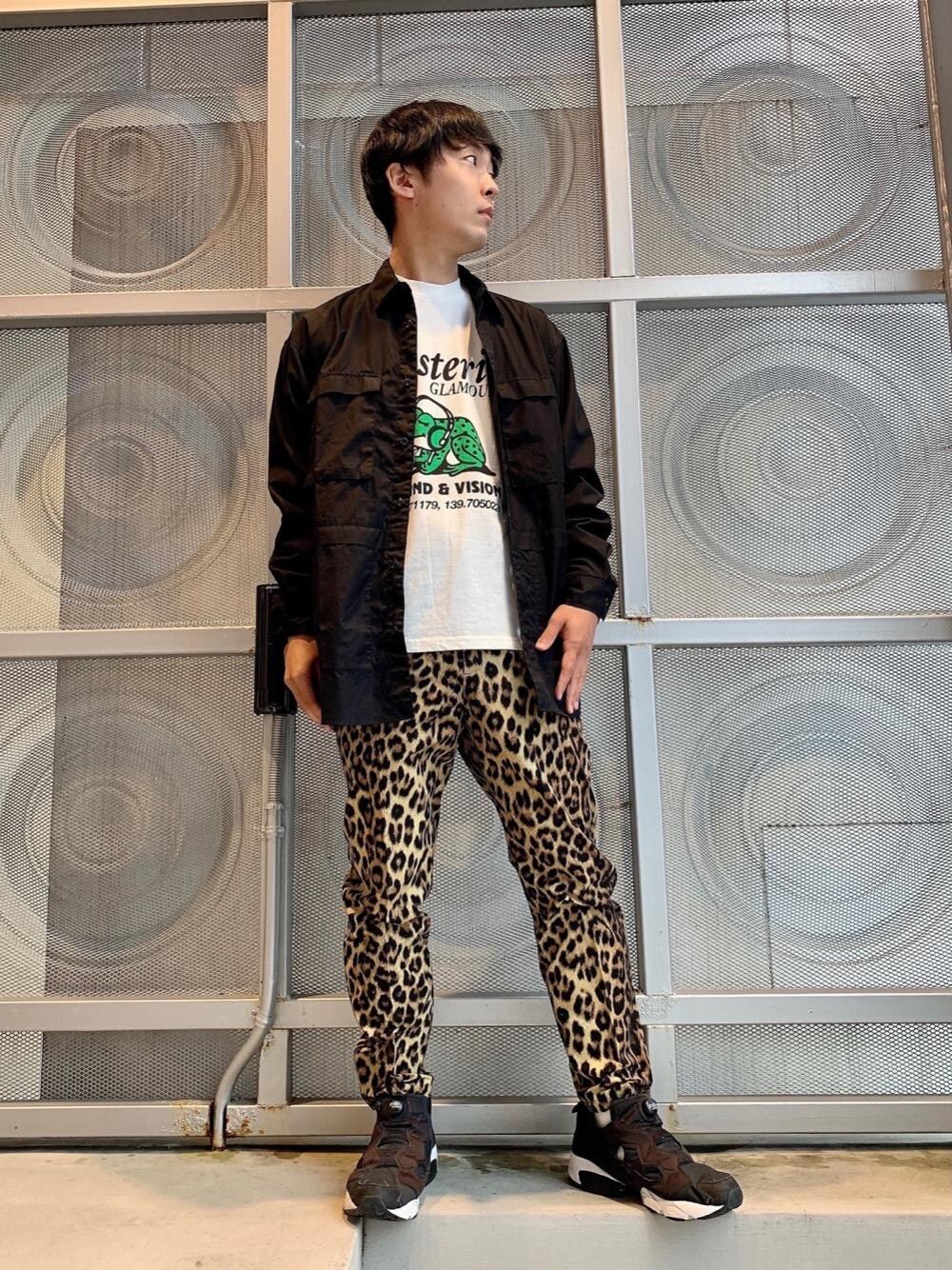 「カジュアルコーデ、ヒステリックグラマー、ストリートコーデ、秋コーデ、アメカジコーデ、hysteric glamour、らふこーで」｜「HYSTERIC GLAMOURのDIGGY FROGGY Tシャツ（Tシャツ/カットソー、ホワイト系）」を使った、けんたさん（メンズ・174cm）の秋コーディネートの1枚目の写真