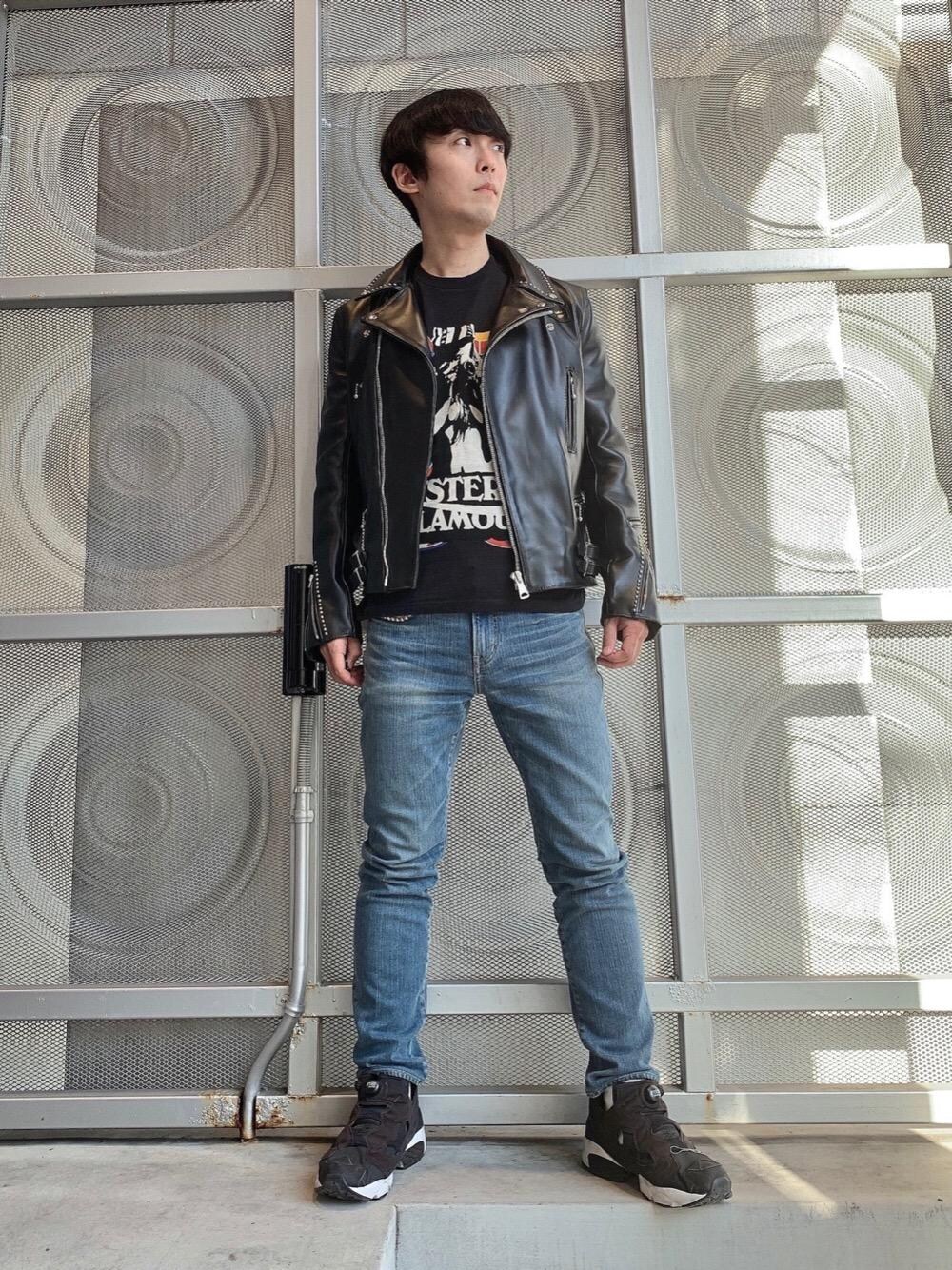 「カジュアルコーデ、ヒステリックグラマー、ストリートコーデ、アメカジコーデ、春こーで、hysteric glamour、らふこーで」｜「HYSTERIC GLAMOURのHYS SP加工 スリムデニムパンツ（デニムパンツ、ブルー系）」を使った、けんたさん（メンズ・174cm）の春コーディネートの1枚目の写真