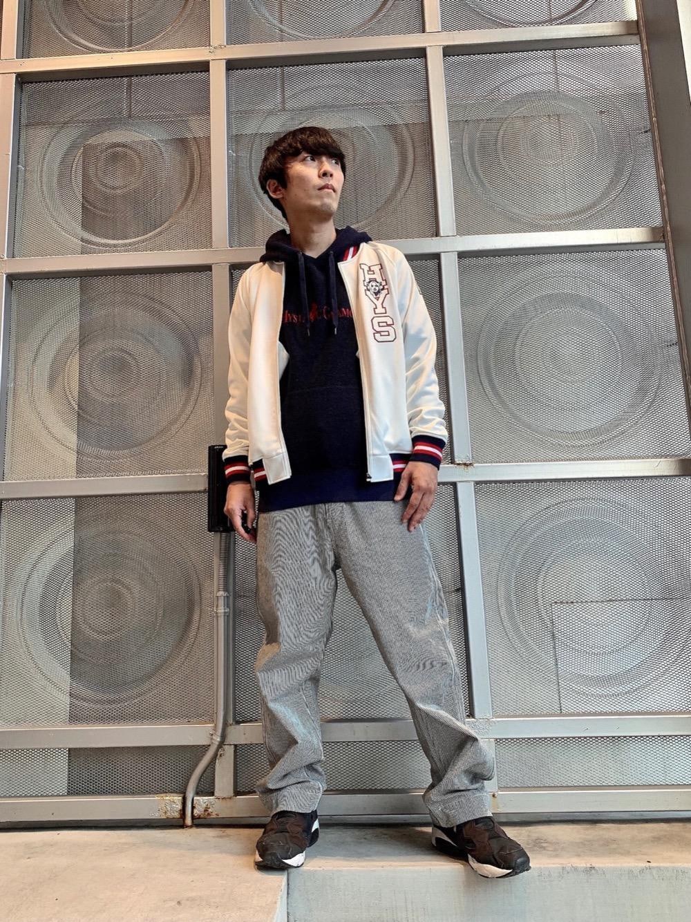 「カジュアルコーデ、ヒステリックグラマー、ストリートコーデ、アメカジコーデ、春こーで、hysteric glamour、らふこーで」｜「HYSTERIC GLAMOURのSOUND LABアップリケ ジャージ（ジャージ、ホワイト系）」を使った、けんたさん（メンズ・174cm）の春コーディネートの1枚目の写真