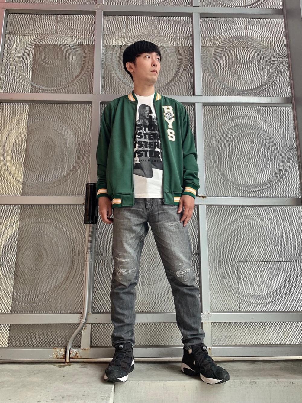 「カジュアルコーデ、ヒステリックグラマー、ストリートコーデ、アメカジコーデ、hysteric glamour、夏コーデ、らふこーで」｜「HYSTERIC GLAMOURのKOP加工 テーパードデニムパンツ（デニムパンツ、ブラック系）」を使った、けんたさん（メンズ・174cm）の春コーディネートの1枚目の写真